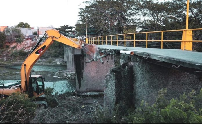 Puente Cheguiigu’, el puente demolido en Juchitán