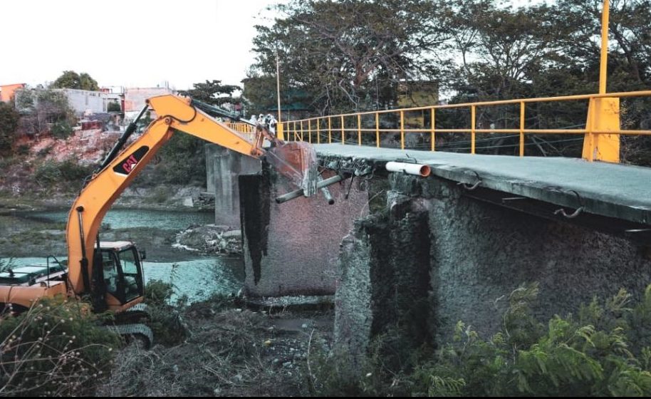 Puente Cheguiigu’, el puente demolido en Juchitán