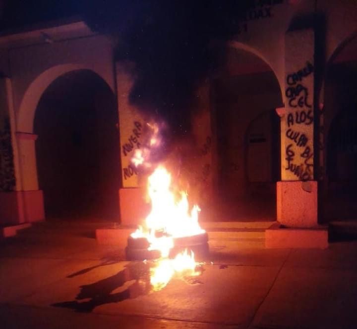 Vandalizan palacio municipal de Laollaga, Oaxaca