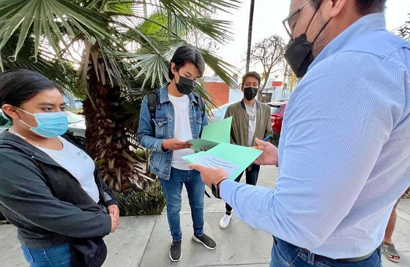 Entrega IEEPO documento de respuestas a 18 planteamientos de estudiantes normalistas