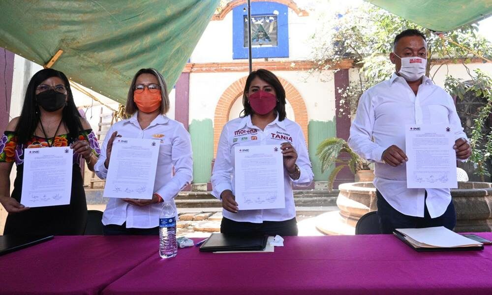 Entre tensión, amagues y descalificaciones las y el candidato a la presidencia municipal de Xoxocotlán, firman “pacto de civilidad”