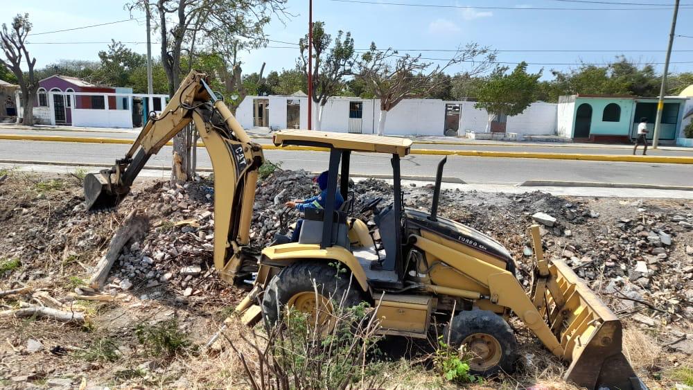 Protección Civil da seguimiento a limpieza de drenes en Juchitán