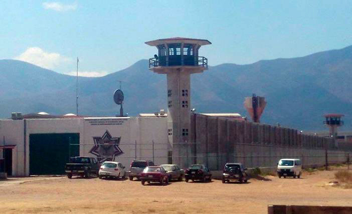 Comando armado propicia la fuga de un líder de una célula criminal bajo resguardo de la Policía Estatal de Oaxaca 