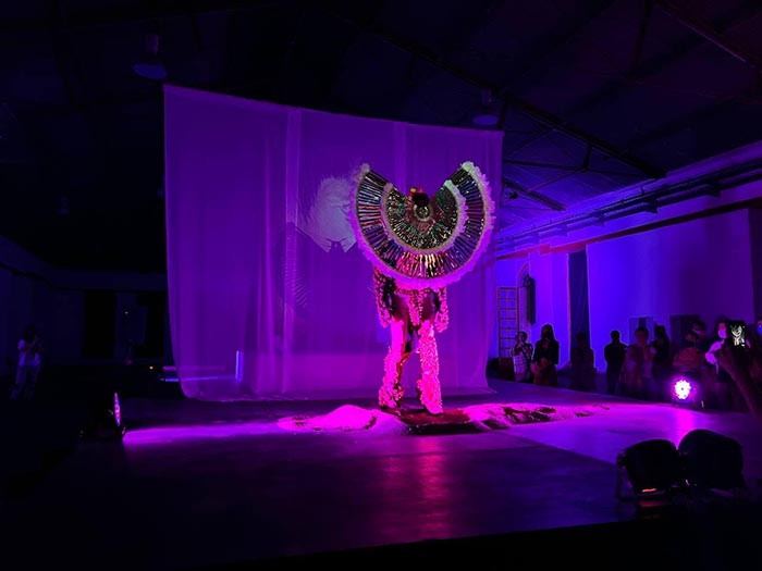 Con la temática de desapariciones forzadas, el artista Lukas Avendaño presentara el performance Muxx en el museo de Los Ángeles 
