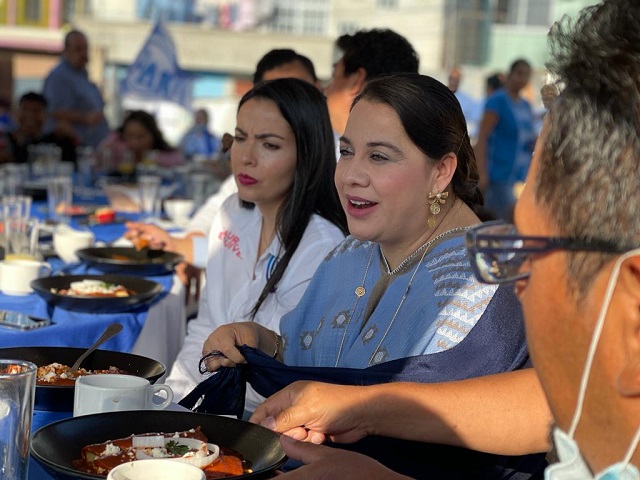 Candidata del PAN a la gubernatura de Oaxaca, arranca campaña exhibiendo pobreza y marginación en la capital