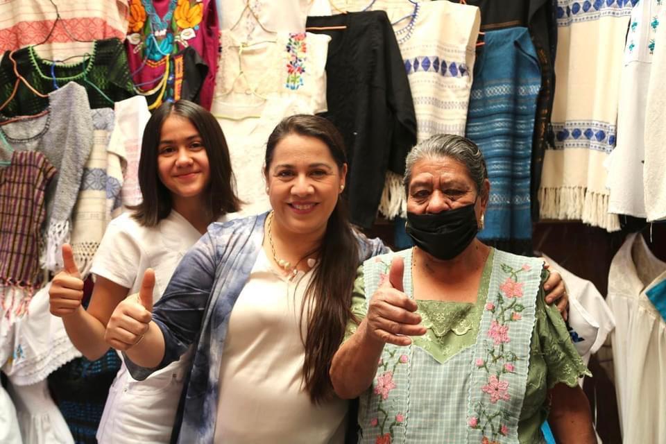 Comerciantes, productoras de artesanías y prestadores de servicios turísticos de Valles Centrales piden a Naty Díaz rescatarlos