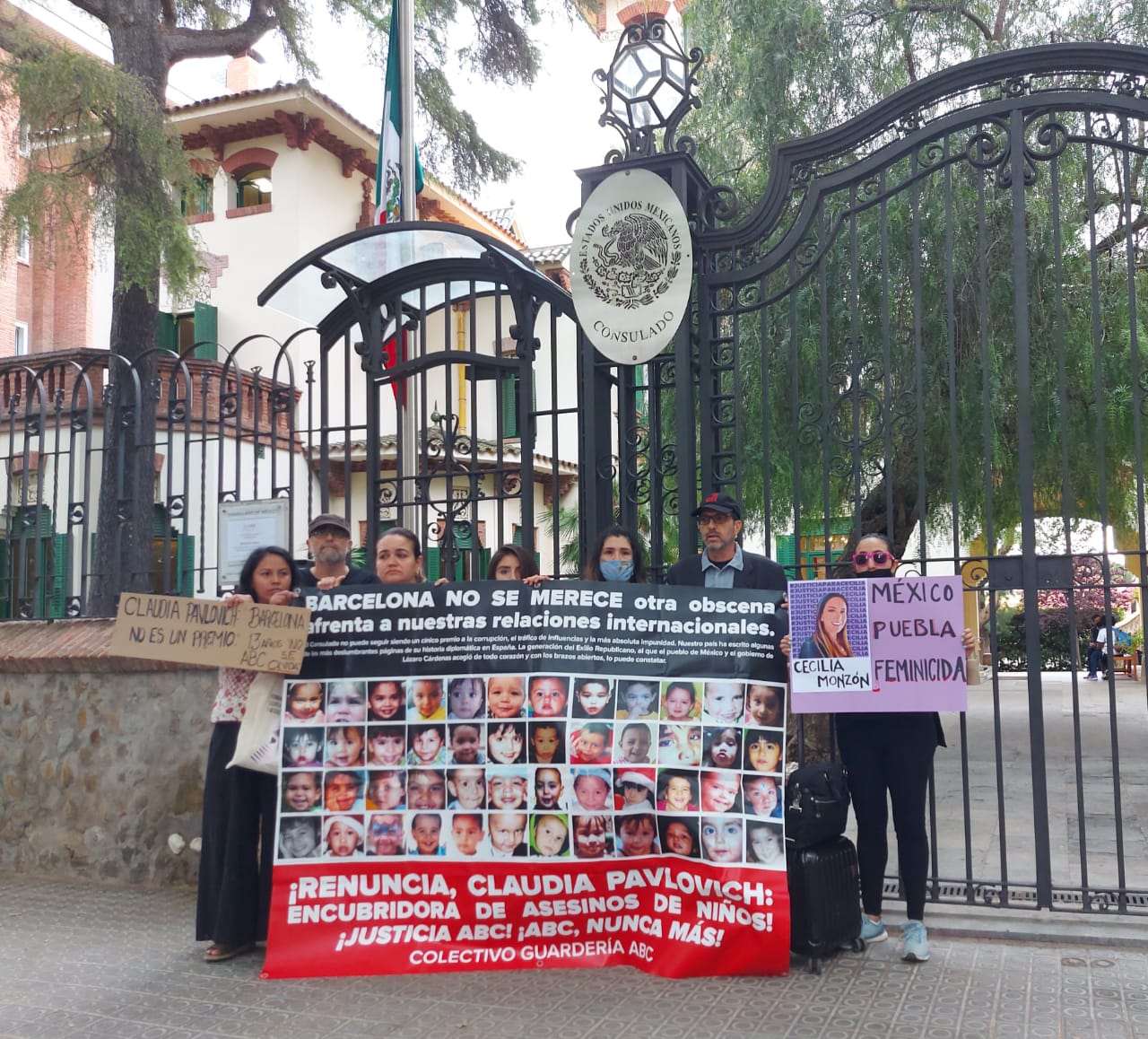 Protesta contra designación de Claudia Pavlovich como Cónsul de Barcelona