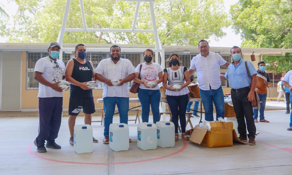Entrega gobierno de Juchitán cubrebocas kn95 y sanitizante para ingreso seguro en escuelas del municipio