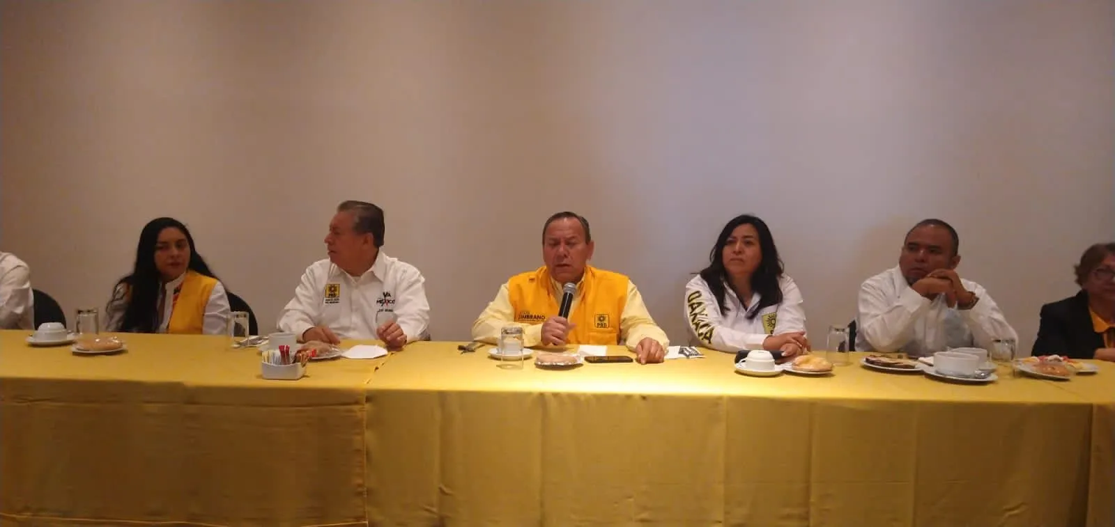 Líder del PRD presiona a candidata a gubernatura de Oaxaca del PAN a declinar por candidato del PRI; “NO”, le responde Naty Díaz