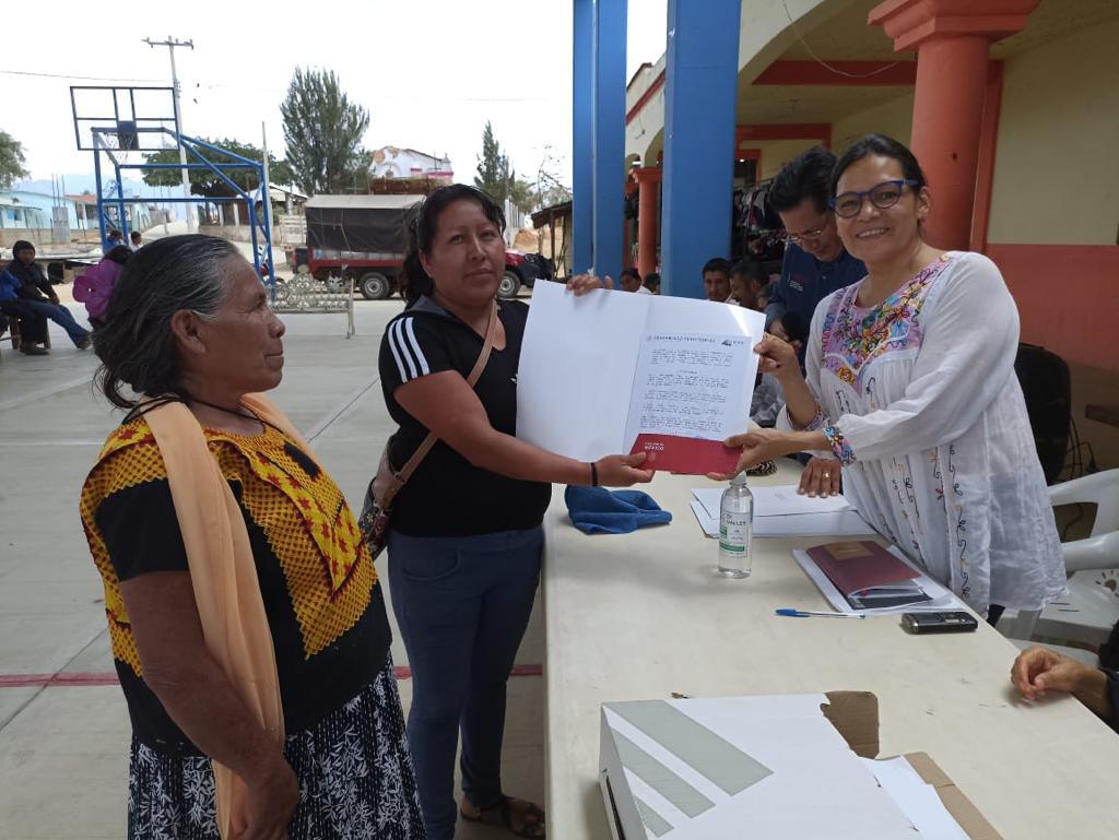 «Ya tenemos voz y voto para defender nuestra tierra” aseguran mujeres chontales que recibieron constancias de comuneras
