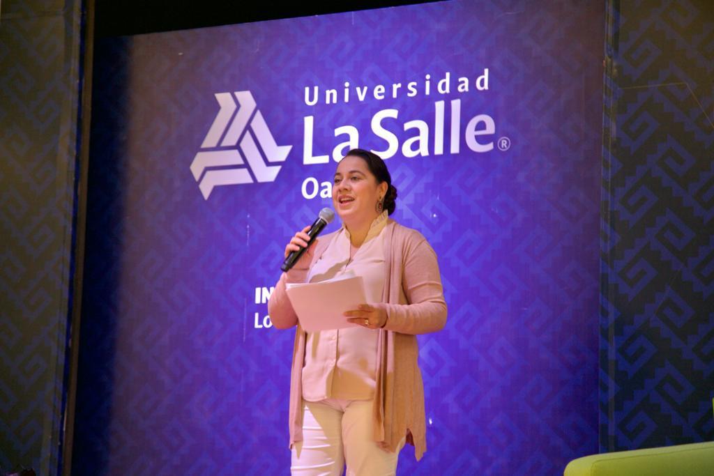Universitarios exponen a Naty Díaz sus preocupaciones