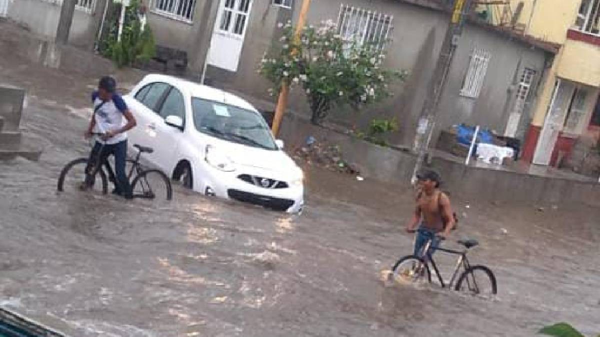 Huracán Agatha deja a su paso dos muertos, seis desaparecidos, daños en carreteras y desbordamiento de ríos