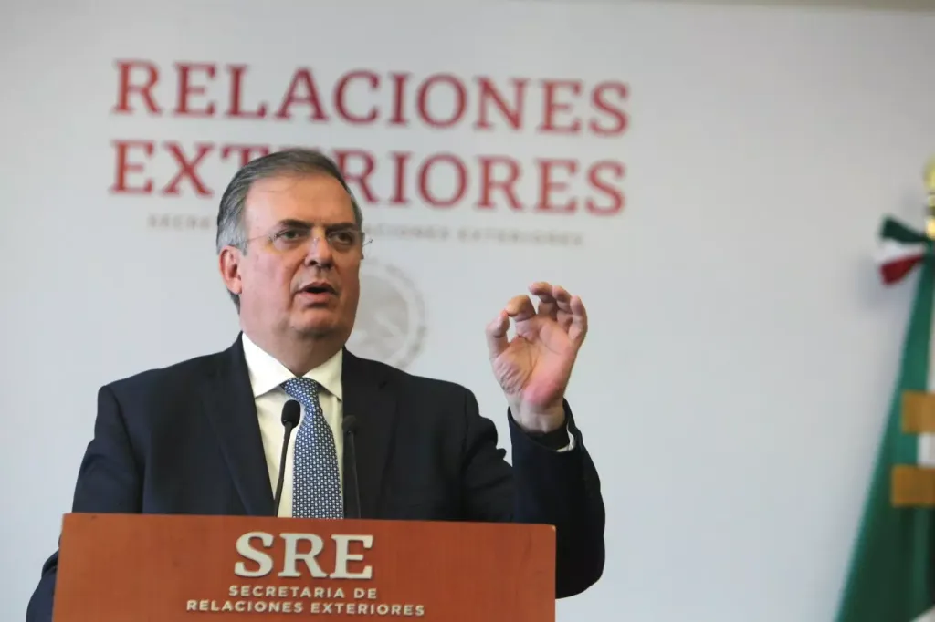 Ebrard propone una América para todos