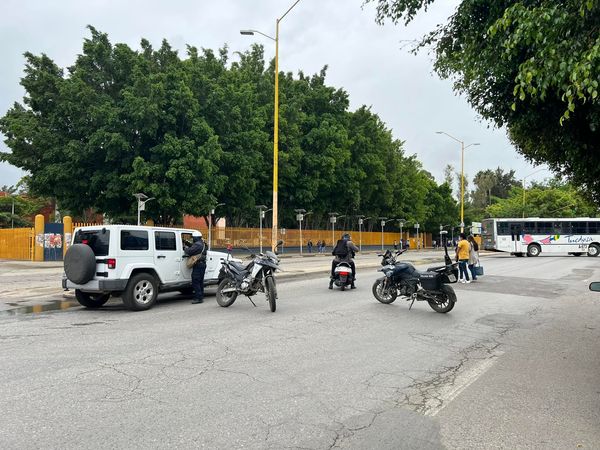 Facción del STEUABJO vuelve a las calles, cierra avenida universidad