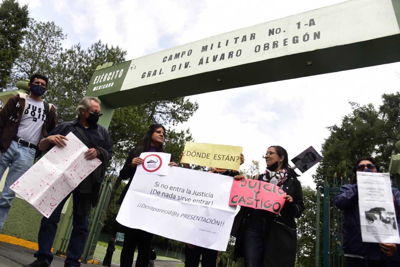 Abran cárceles y archivos militares, exigen víctimas; memorial para soldados caídos, responde el Ejército