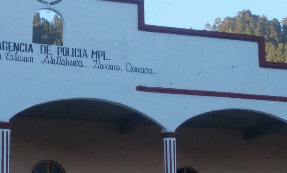 Detienen a presidente municipal de Atatlahuca por ataques armados que dejaron 132 familias desplazadas, dos muertos y cinco desaparecidos
