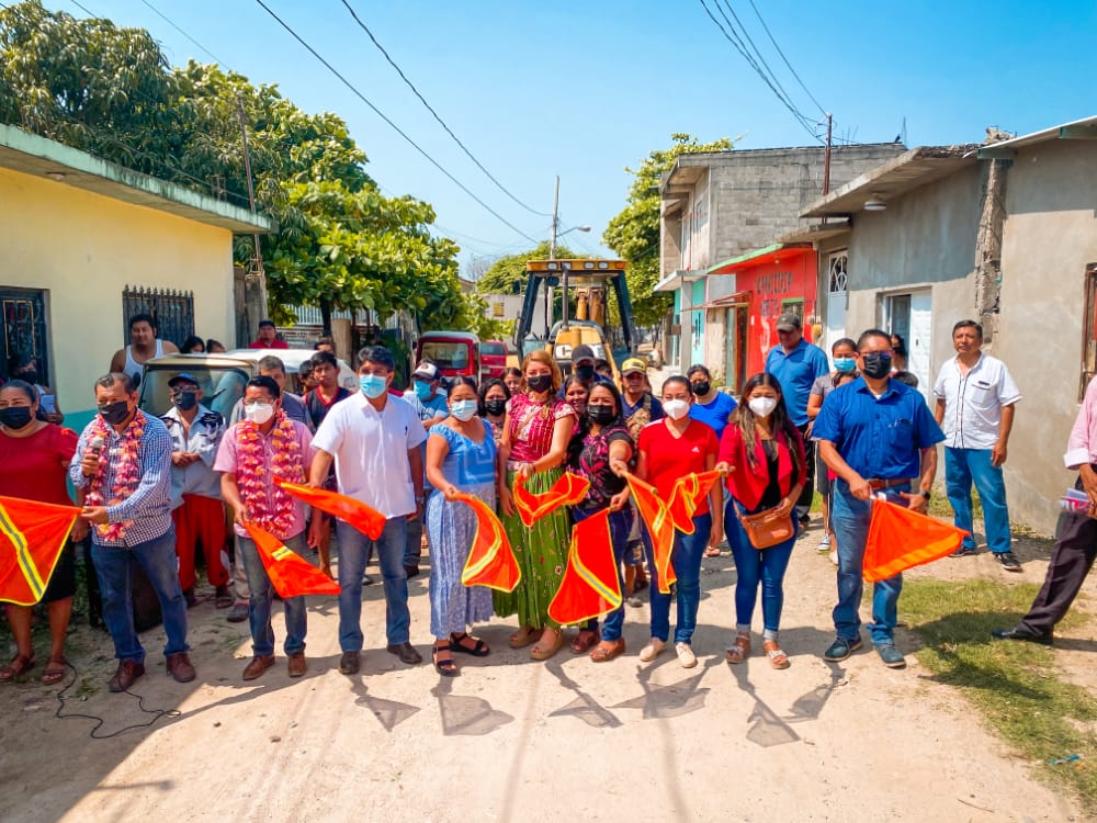 Da ayuntamiento banderazo de inicio a obra de pavimentación en colonia Colosio