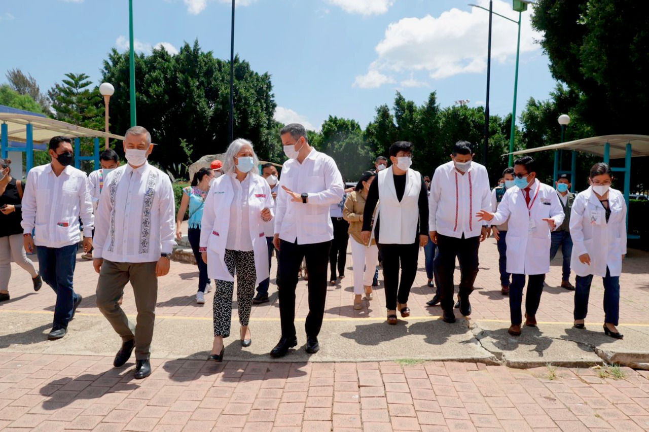 Oaxaca con déficit de 5,626 profesionales de salud; requiere de 2,775.5 mdp para equipar hospitales