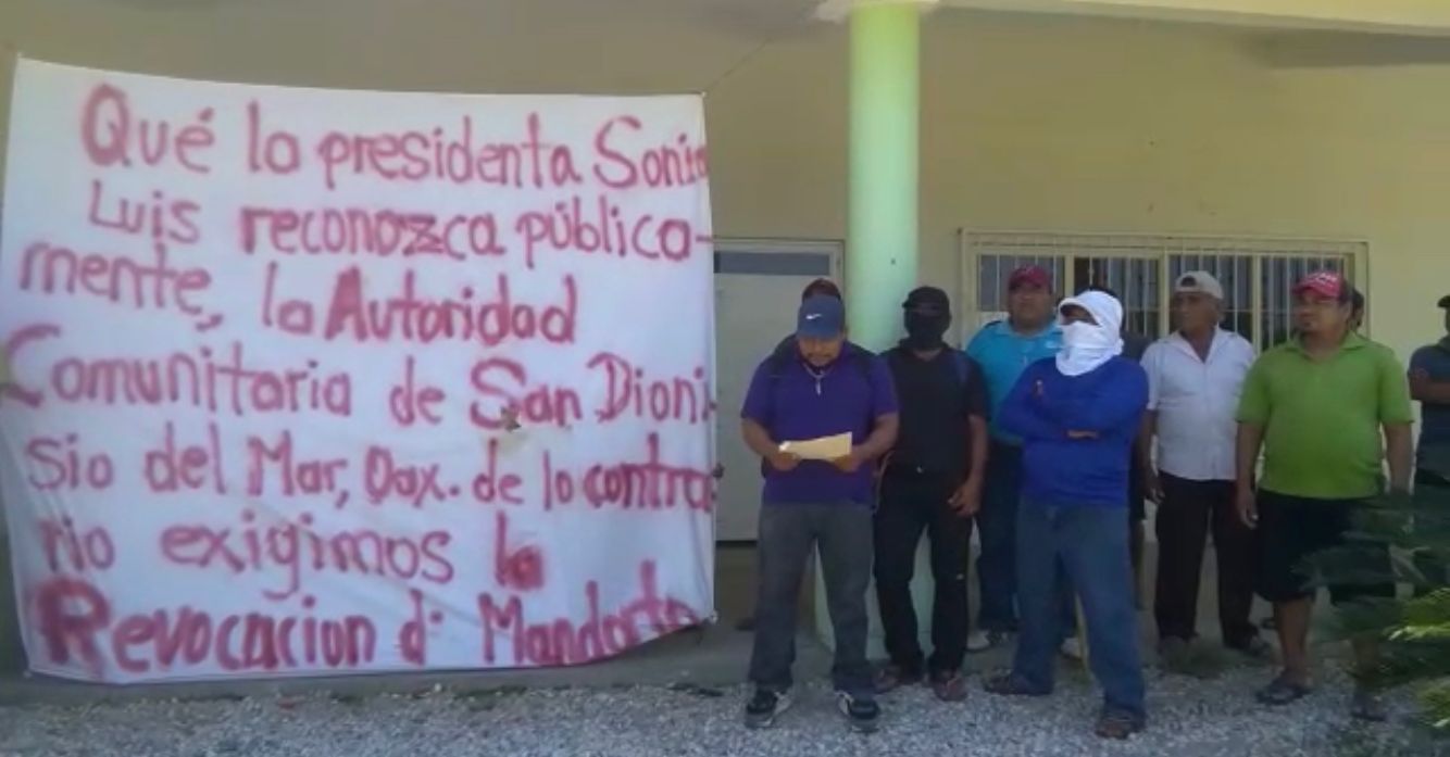 Cumple cuatro días toma de oficina municipal de San Dionisio del Mar; exigen a presidenta cumplir acuerdos para obras