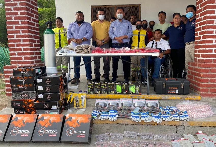 Entrega Emilio Montero equipamiento a Protección Civil Municipal