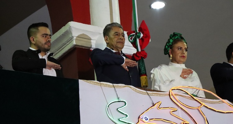 Dio el Presidente Municipal de Zaachila, Carlos Rigoberto Chacón Pérez, el Grito de Independencia; el primero en su administración
