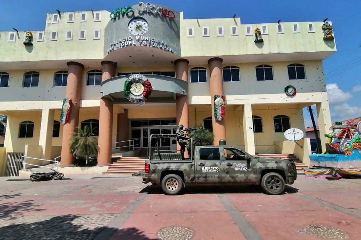 Asesinan a alcalde de San Miguel Totolapan y a sus funcionarios y familiares; los acribillan en ataques simultáneos