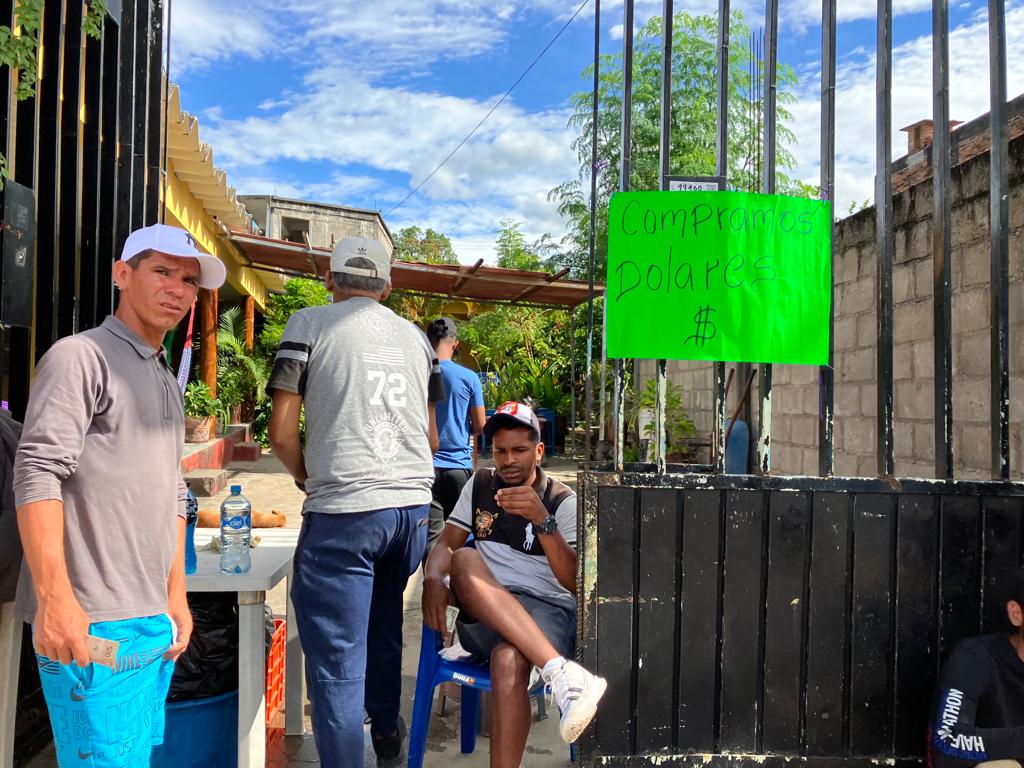 “Llevamos 15 días esperando un permiso de 7 días”: Migrantes varados en Tapanatepec piden a México dejarlos llegar a la frontera norte