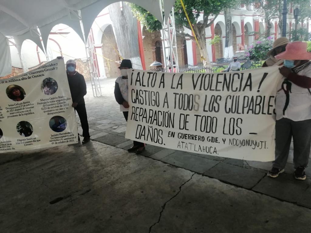 Un año de vivir desplazados, sin casa ni justicia denuncian mixtecos de Atatlahuaca, Oaxaca