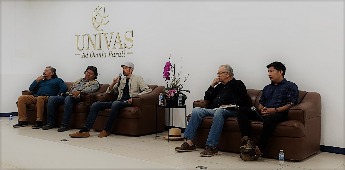 Creadores y universitarios conversaron sobre arte, paisaje y deterioro ambiental