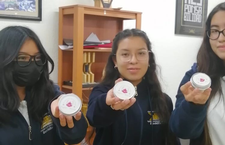 Adolescentes crean aromatizante amigable con el medio ambiente