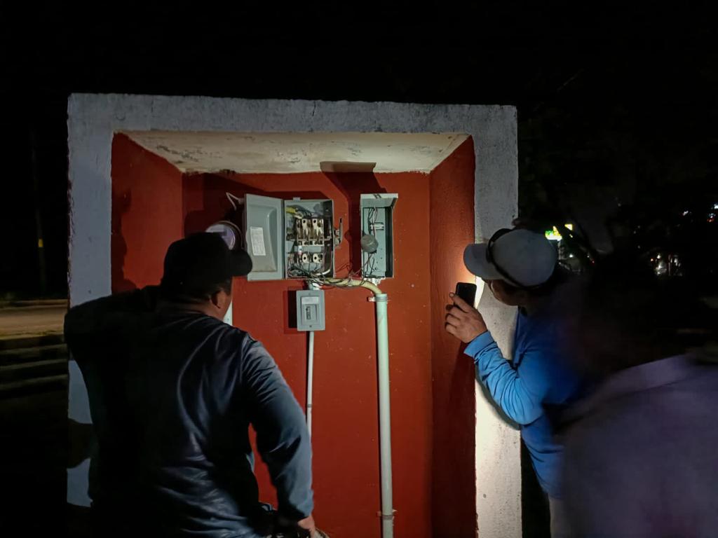 Repone ayuntamiento cableado de alumbrado público hurtado en diversos puntos de la ciudad