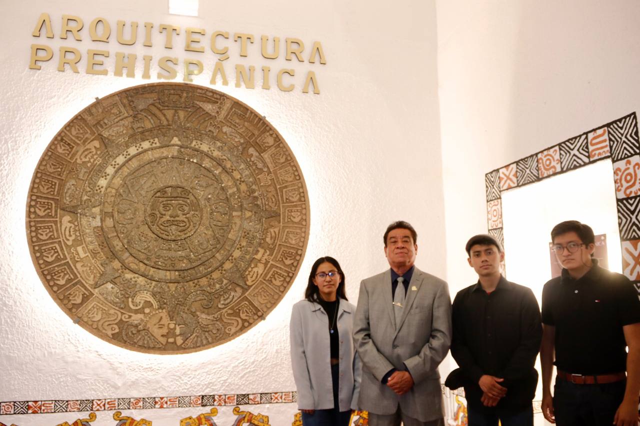 Replican el Calendario Azteca en Arquitectura 5 de Mayo, utilizando material reciclado