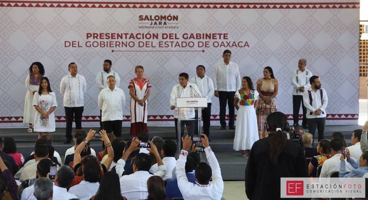 Presenta Salomón Jara a parte de su gabinete integrado por «cuates» e «incondicionales»