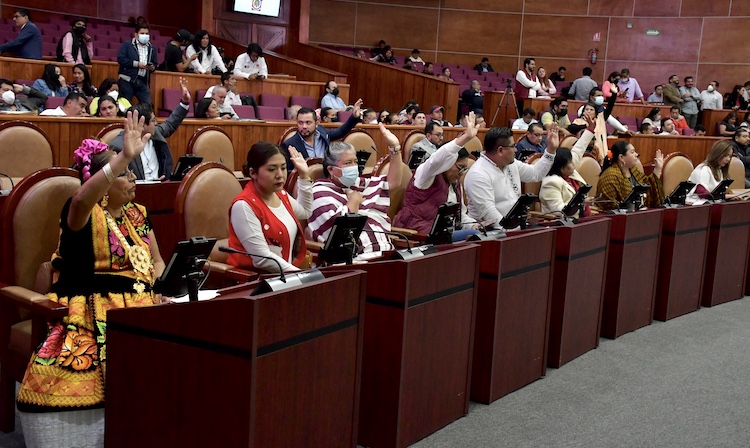 PRIAN-MOR y aliados reforman Constitución y “extinguen” Organismo Fiscalizador de Oaxaca y crean Auditoría Superior para afín a Jara