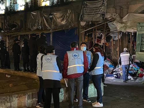 En la madrugada, desalojan a Triquis de Palacio de Gobierno; vivieron 12 años ahí