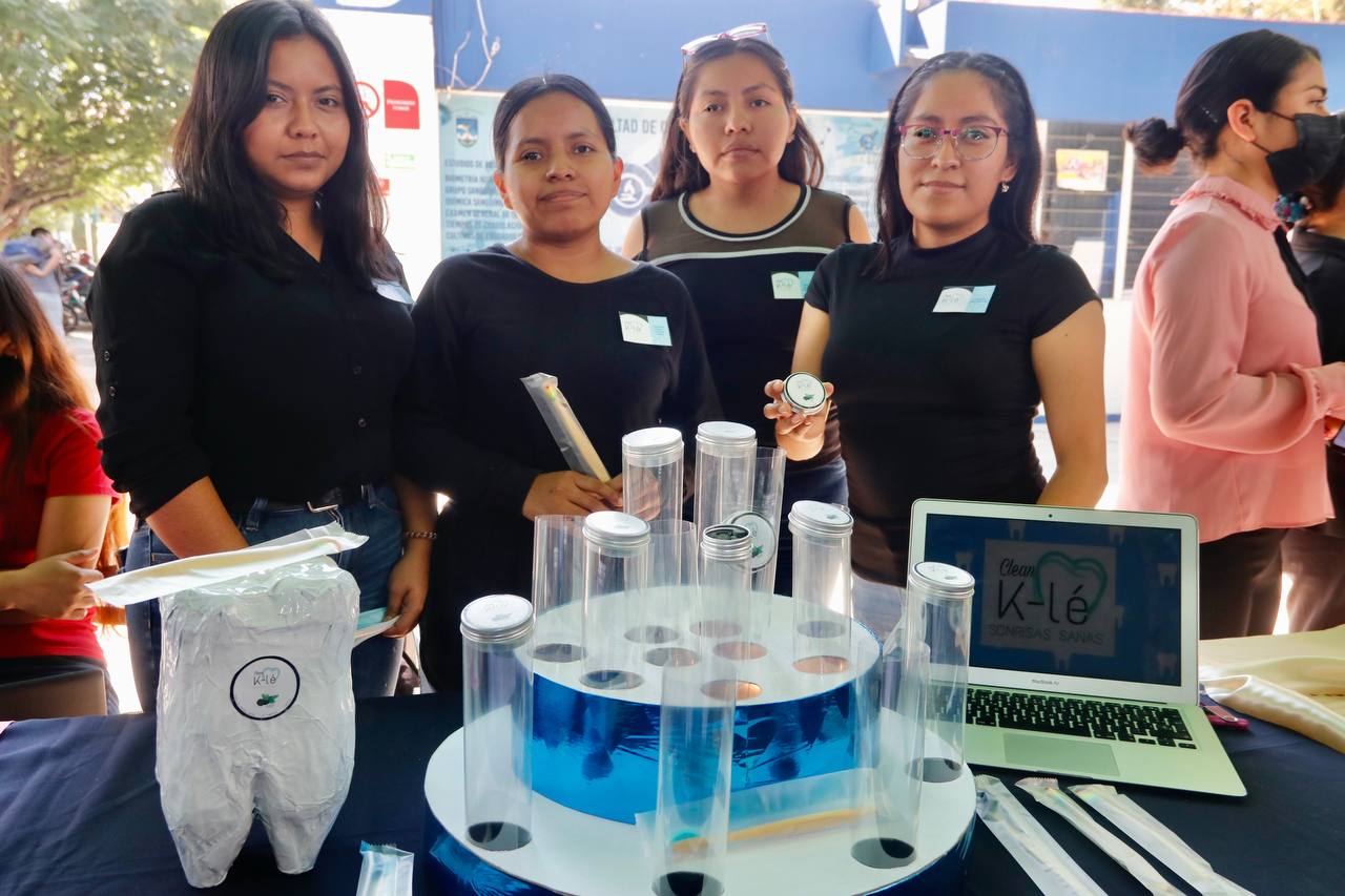 Aplican conocimientos en 1a. Feria del Emprendimiento de Ciencias Químicas UABJO