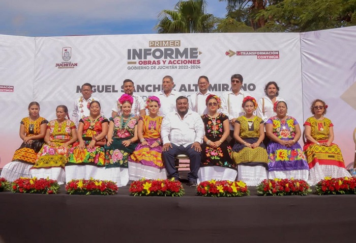 En Juchitán, la transformación continúa, asegura Miguel Sánchez Altamirano en primer informe de gobierno