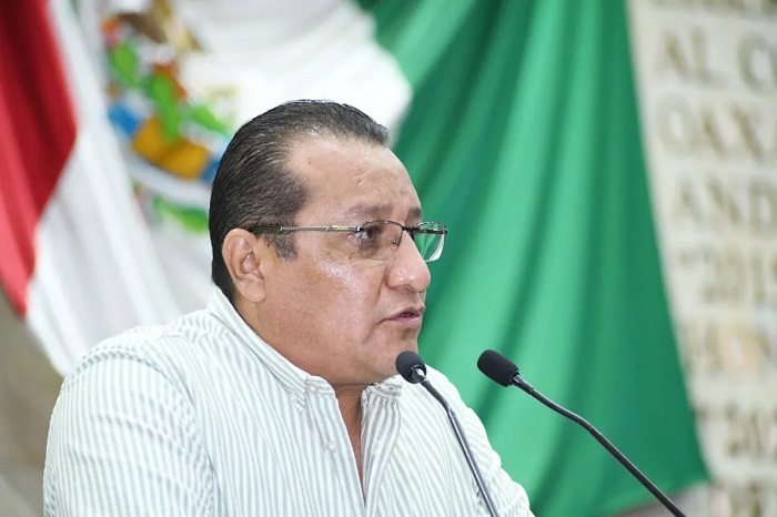 Diputado de Morena denuncia extorsión a municipios indígenas