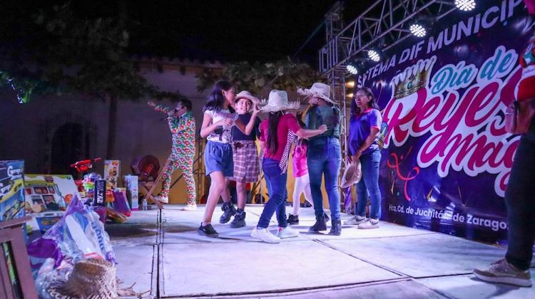 Con gran festival, DIF Juchitán festeja a niñas y niños en Día de Reyes