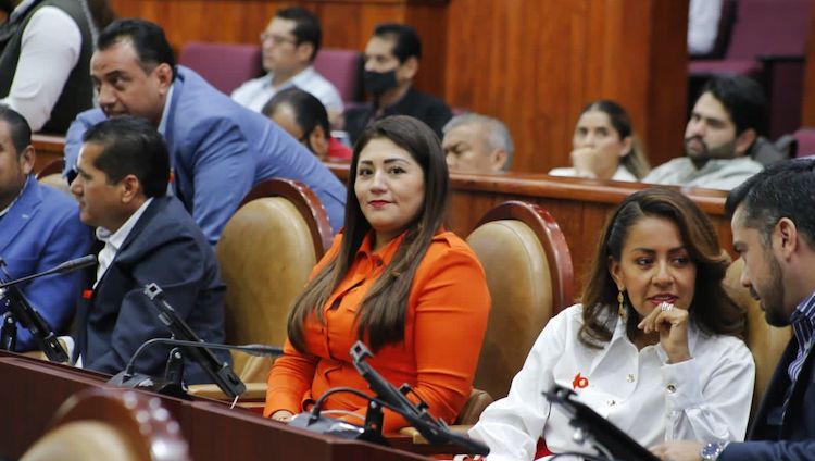 Que la Universidad del Bienestar entregue a egresados su título profesional, pide Liz Concha