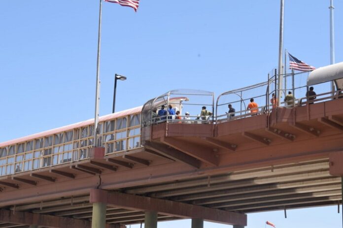 Arriban migrantes expulsados bajo nuevas acciones de control fronterizo de Estados Unidos