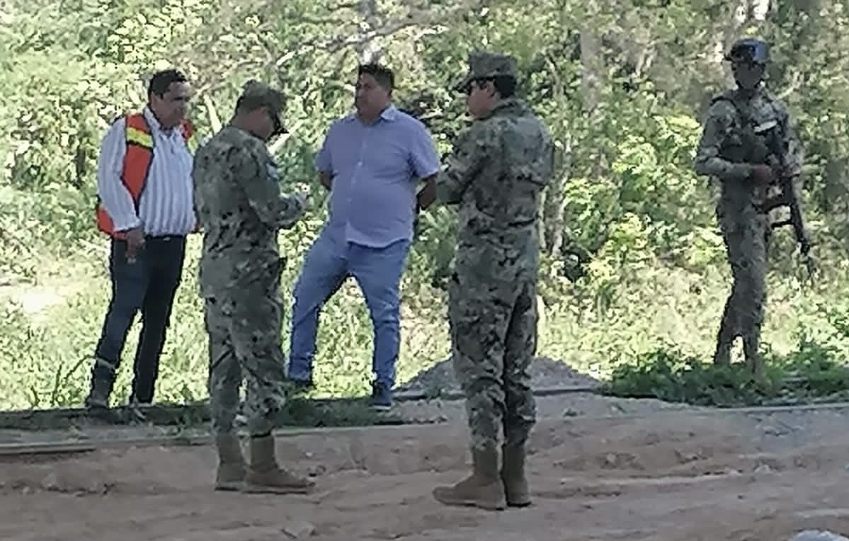 Marinos desalojan a ejidatarios que se oponen al ferrocarril del Istmo por los daños ocasionados