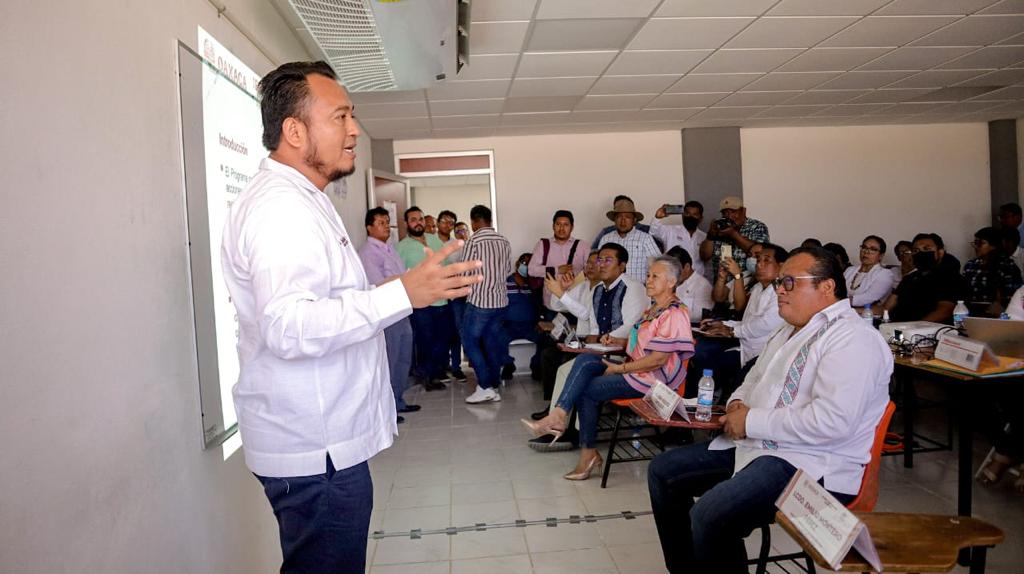 Educación pertinente e incluyente, para construir primavera oaxaqueña: director general del IEEPO