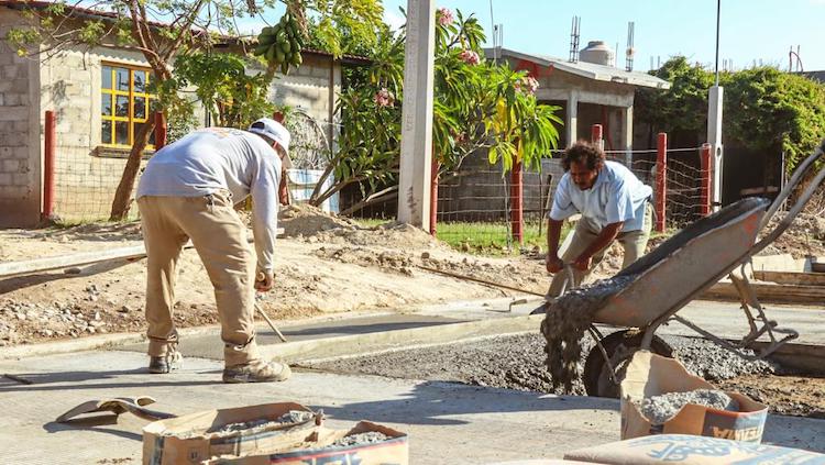 Supervisa Miguel Sánchez Altamirano pavimentación en acceso principal de La Joya