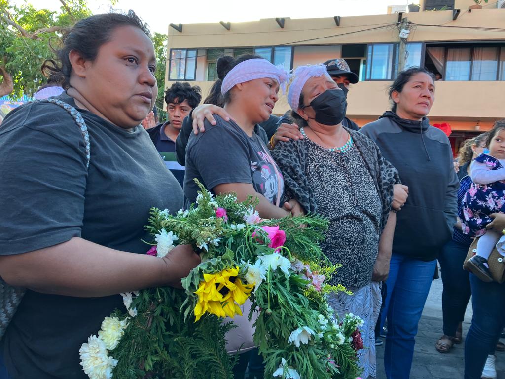 A Perla y Dany ni la muerte los separó, sus cajas mortuorias fueron colocadas una junto a la otra en el mismo sepulcro