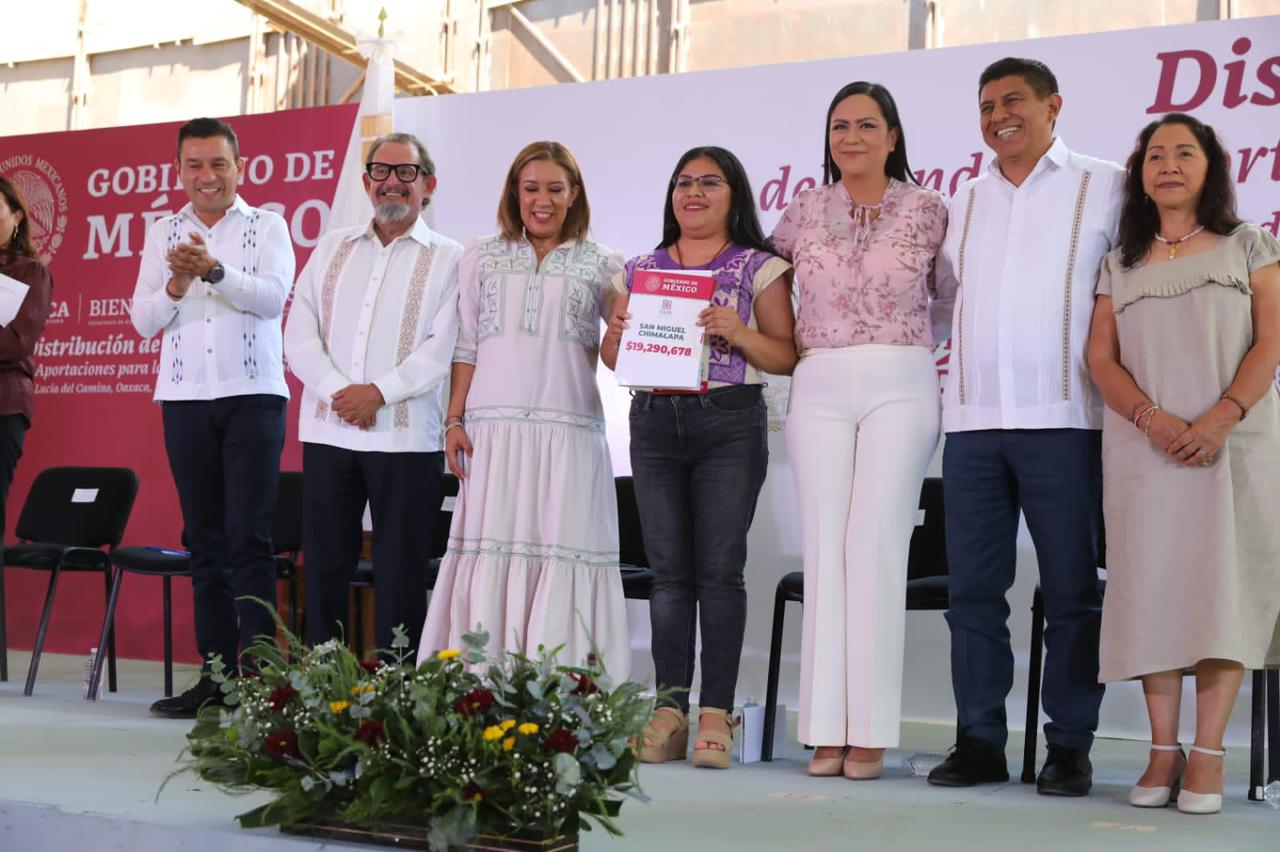 En Oaxaca, derechohabientes reciben tarjeta de Pensión para Bienestar de Personas Adultas Mayores