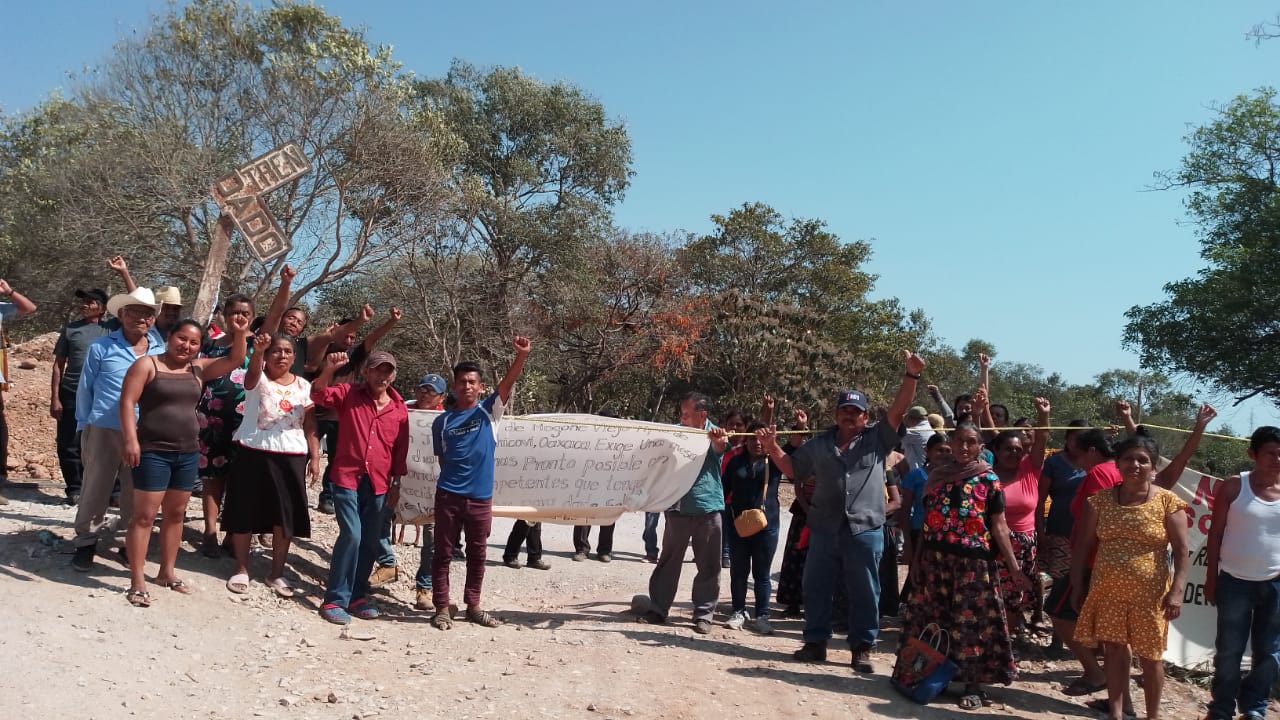 Por amenaza de reubicación, afectados bloquean desde hace 15 días obras del Interoceánico en Oaxacav
