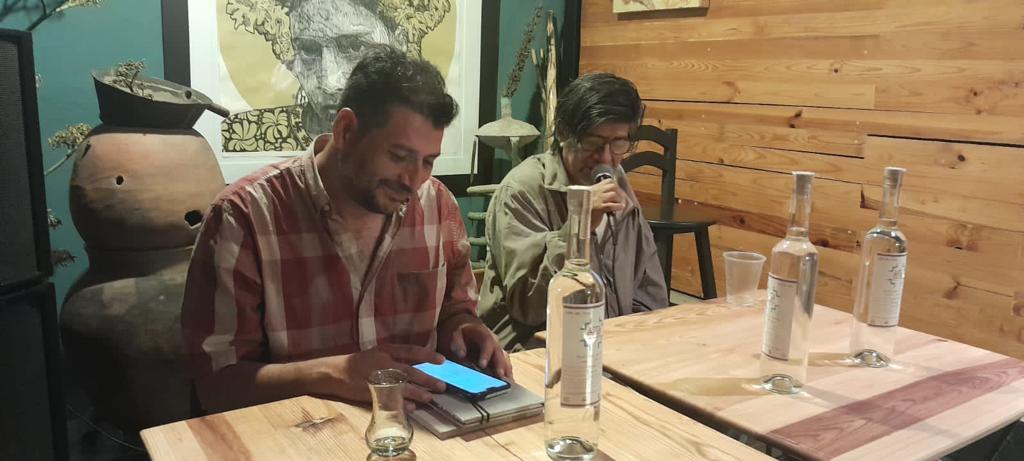 “Barjanes en la profundidad de Tetis“ es una forma de exponerme, de decir ese soy yo: periodista Juan Carlos Zavala al presentar su poemario en Oaxaca