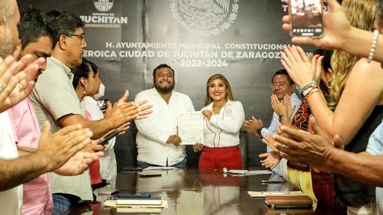 Dona gobierno de Juchitán predio para construcción de COBAO Plantel 63