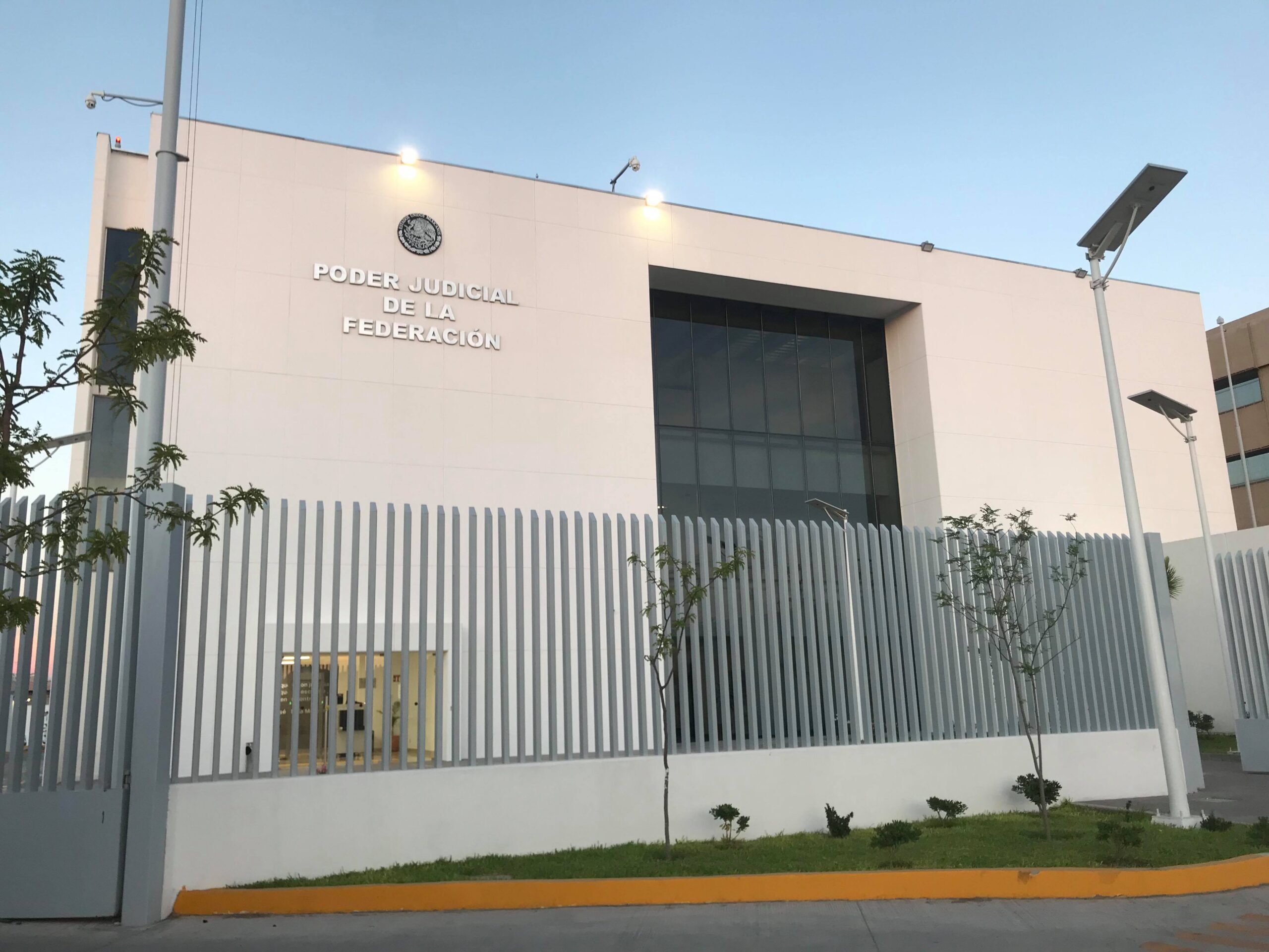 Tres agentes del INM, un migrante y un guardia son vinculados a proceso por incendio en estación migratoria